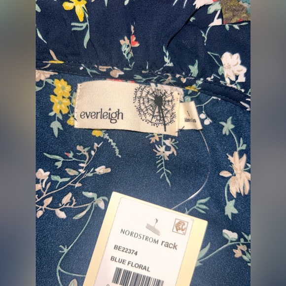 Everleigh Brand Floral Top - Picture 2 of 4